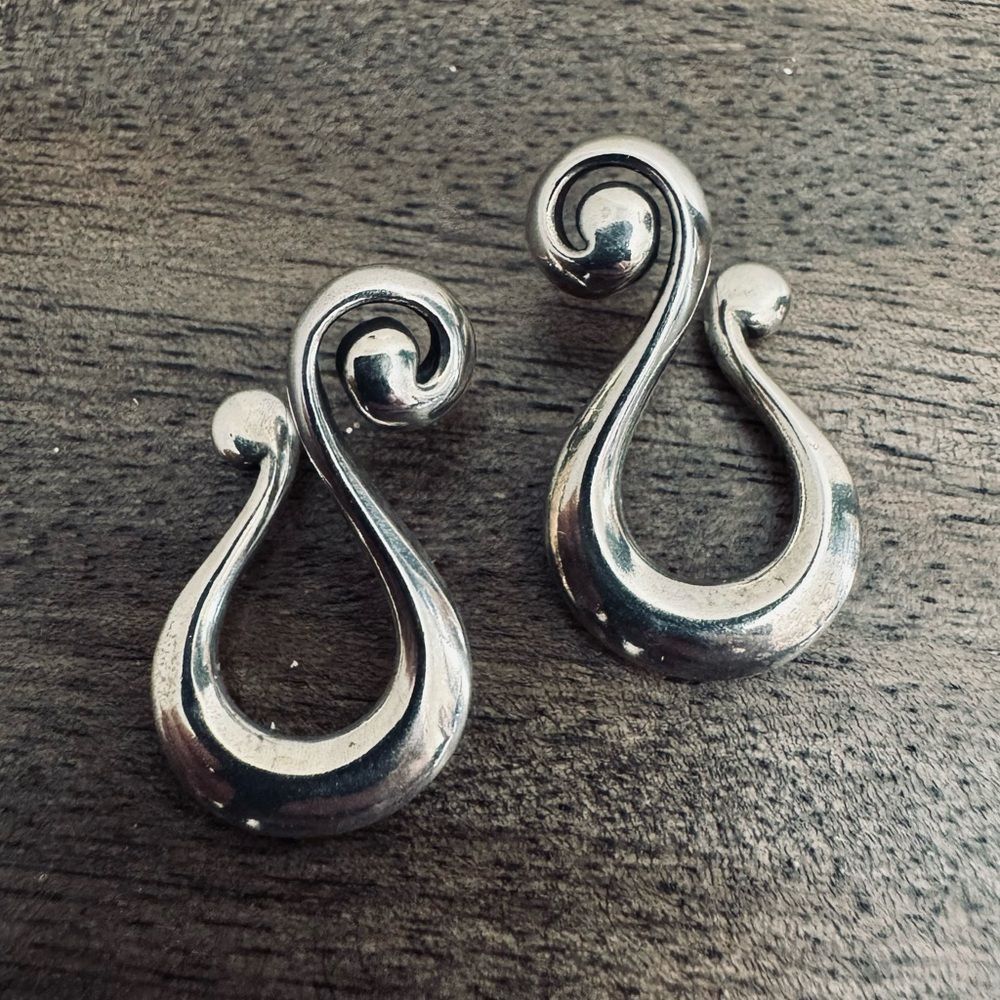 James Avery Retired Vintage Sterling Silver S Swirl Scroll Earrings